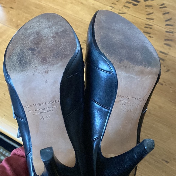2 for $10 Max Studio Black Leather Shoe - Picture 8 of 11